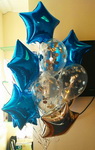 фонтан из воздушных шаририков с гелием фольгированные синие и серебряные звезды и шарики с конфетти