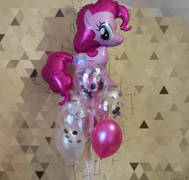 Букет из гелиевых шаров с фигурой  розовой лошадки Пинки Пай в облаке малиновых, розовых шаров с гелием и прозрачные шарики с серебряным конфетти