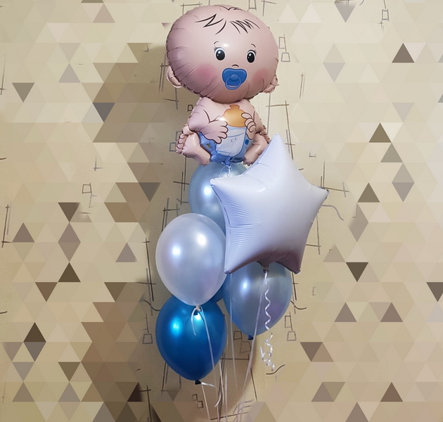 Небольшая подарочная композиция из гелиевых шаров  для встречи с роддома мальчика. Букет из шаров на выписку для новорожденного с фольгированным шаром мальчиком, звездой и пятью гелиевыми шарами.